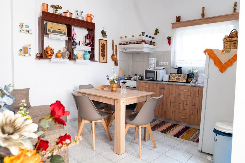 Apartamento Zografia - Charming House Near The Coast Marmari  Exterior foto