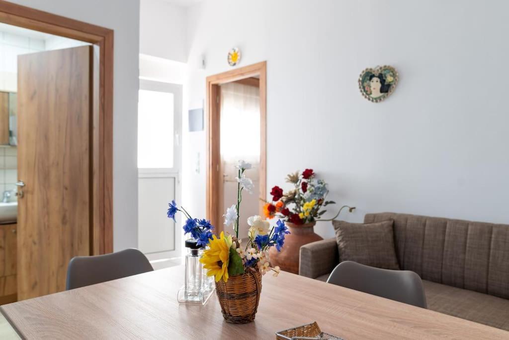 Apartamento Zografia - Charming House Near The Coast Marmari  Exterior foto